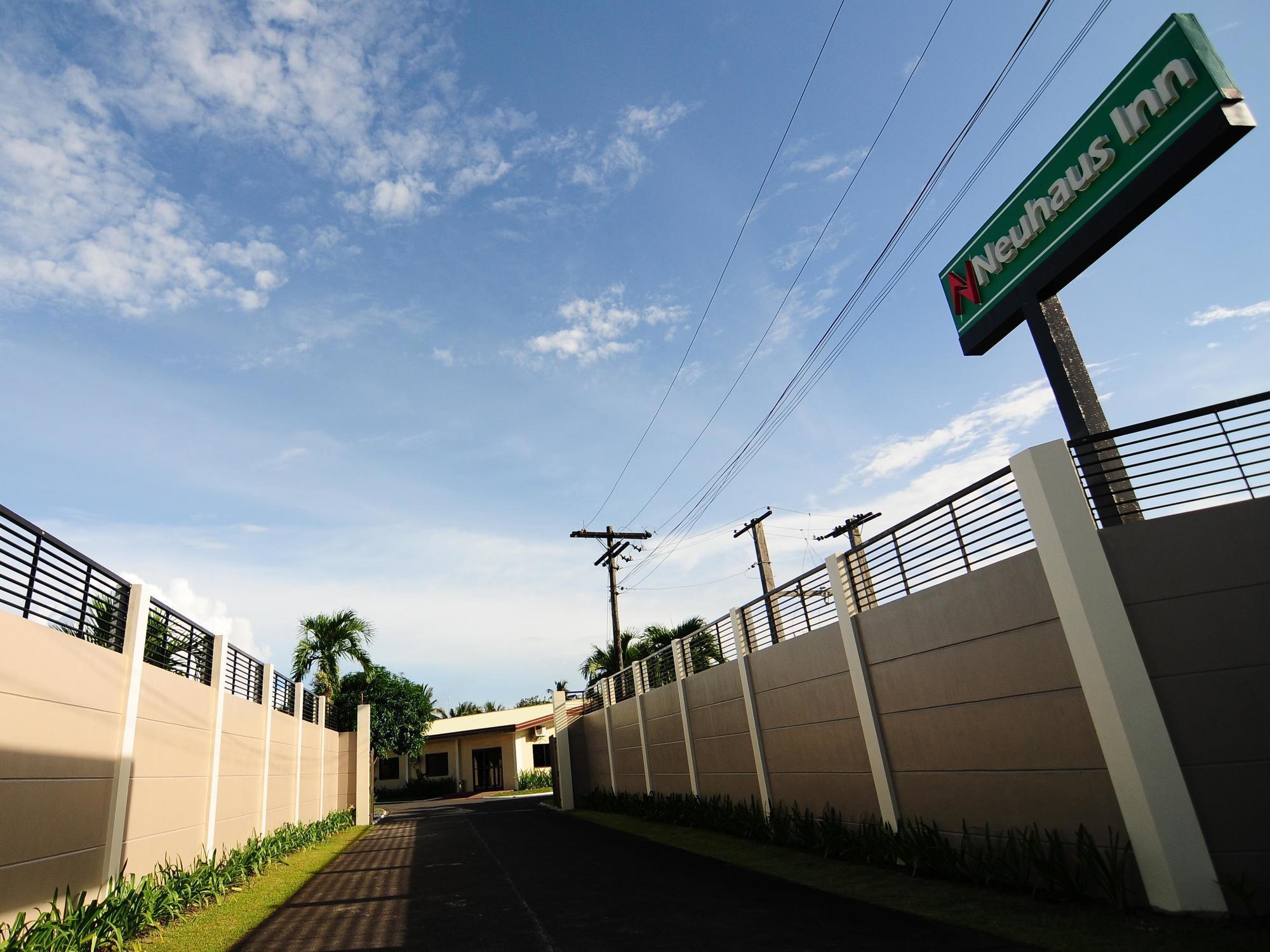 Neuhaus Inn Legazpi Exteriér fotografie